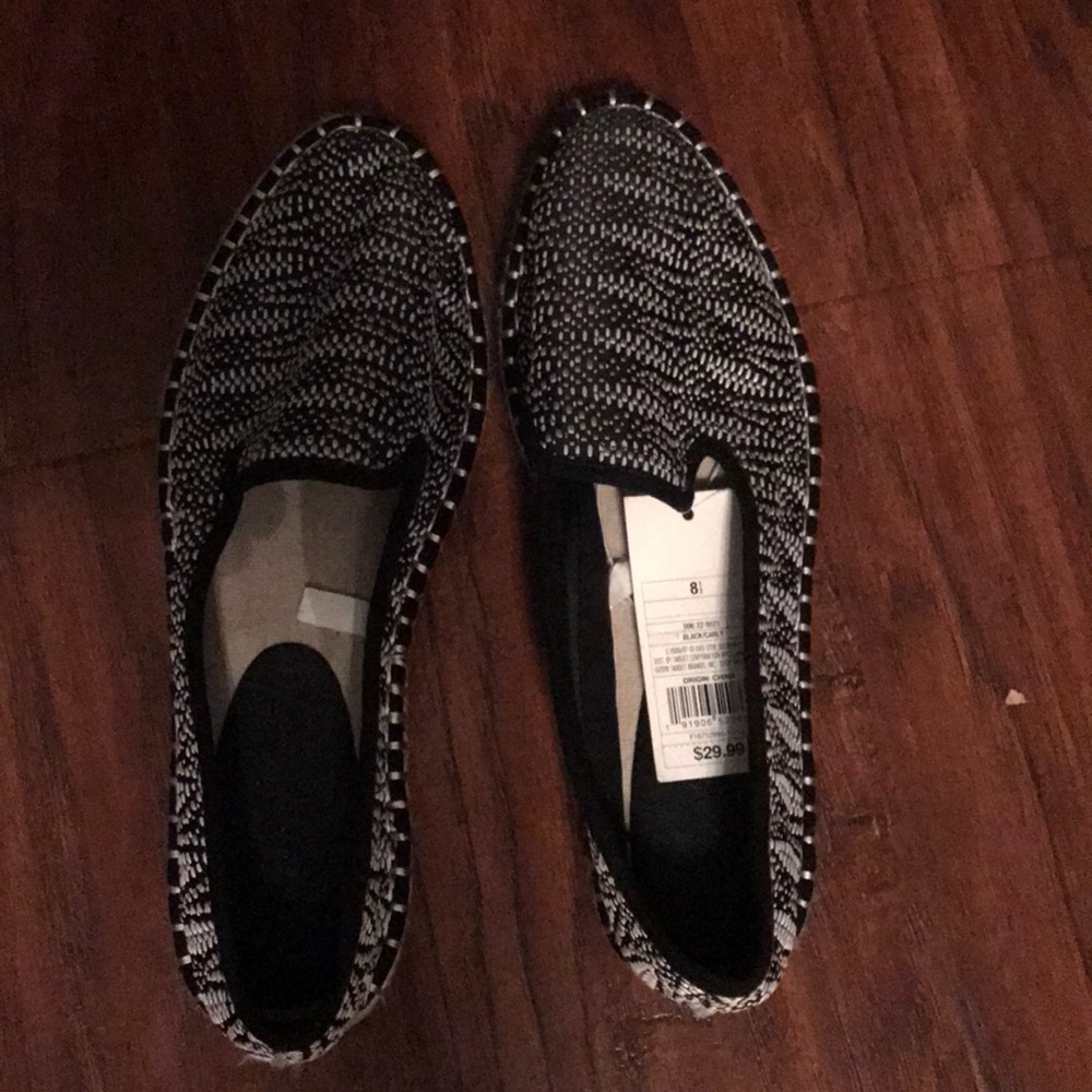 Brend new Universal Thread black and white shoes - Picture 2 of 4
